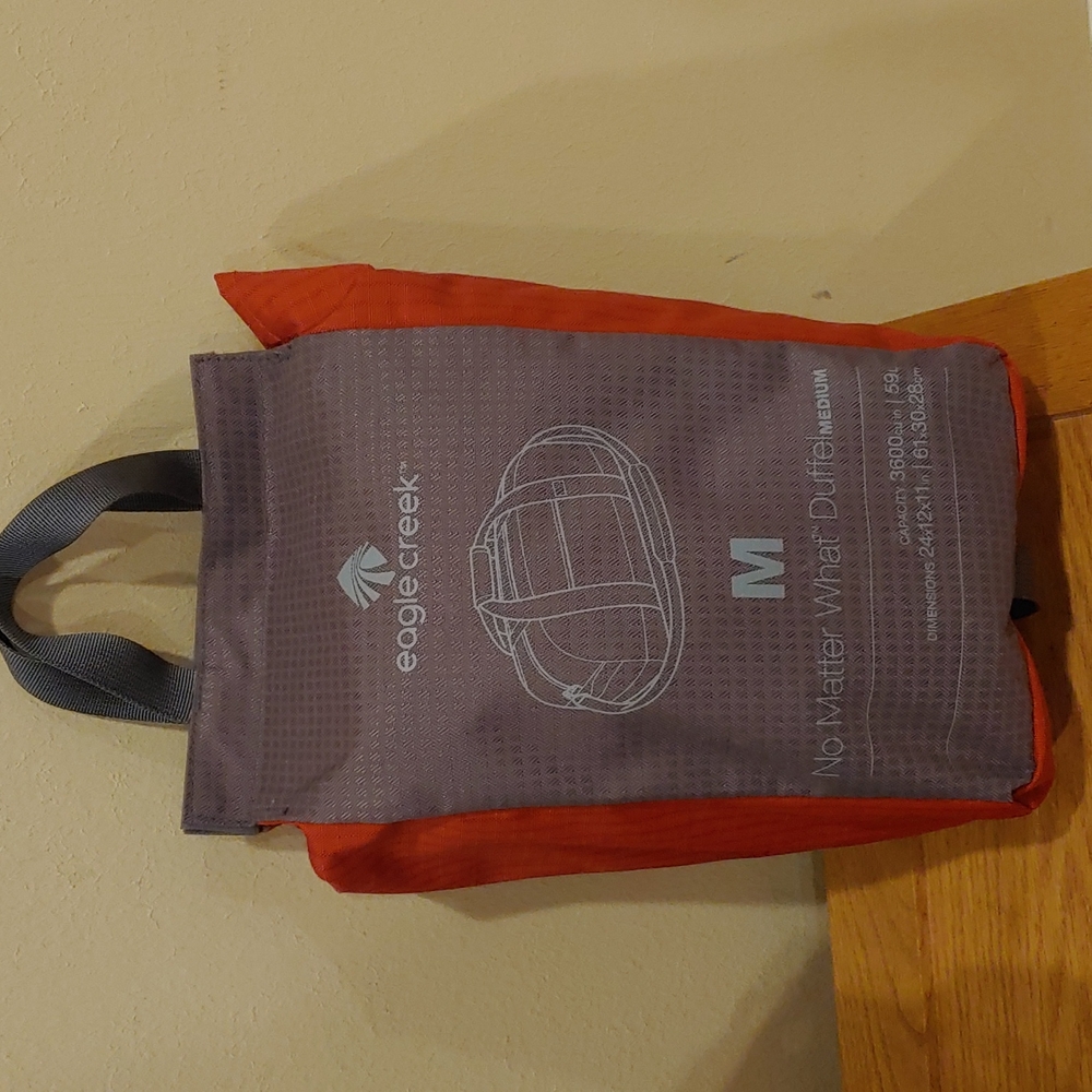 Eagle Creek medium rust/orange duffel bag